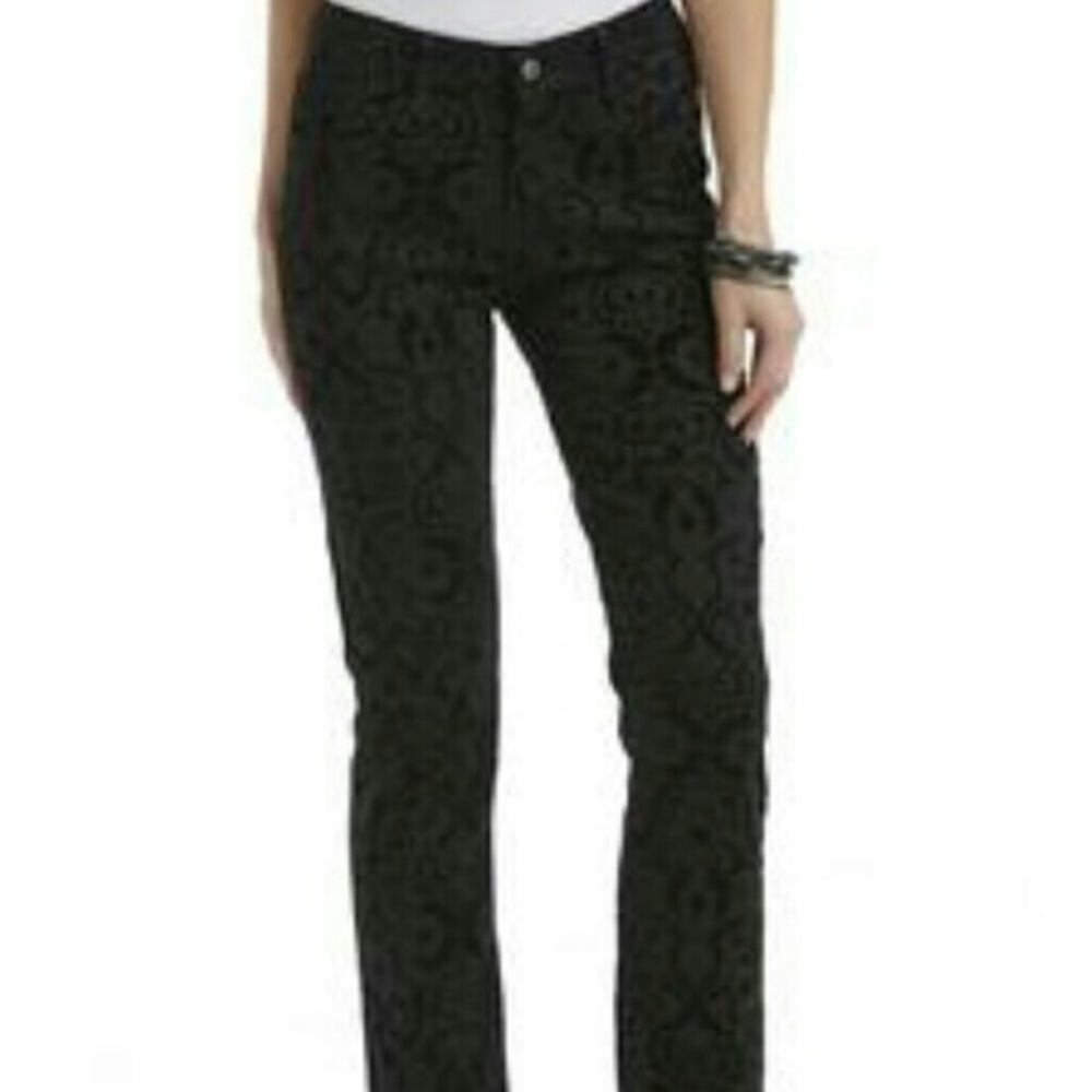 Levis Mid Rise Skinny Jeans
